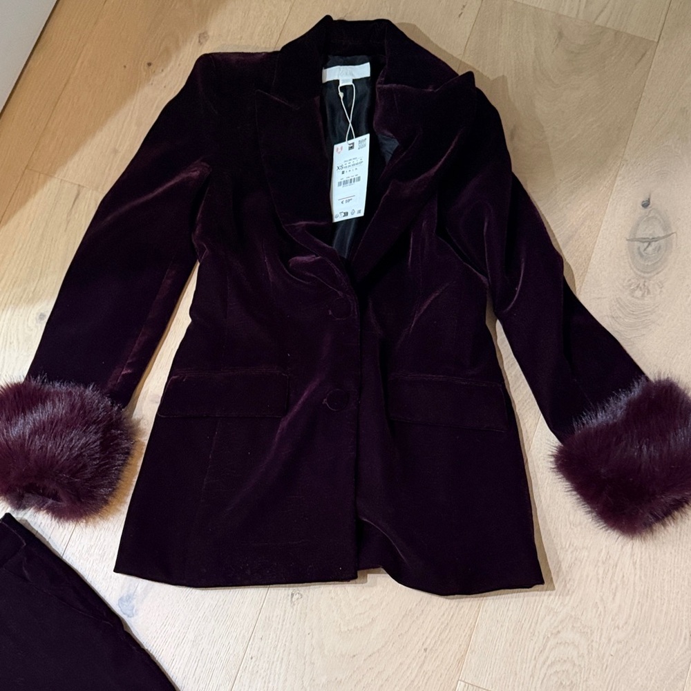 Zara Plush Burgundy Velvet Blazer with Faux Fur Cuffs XS